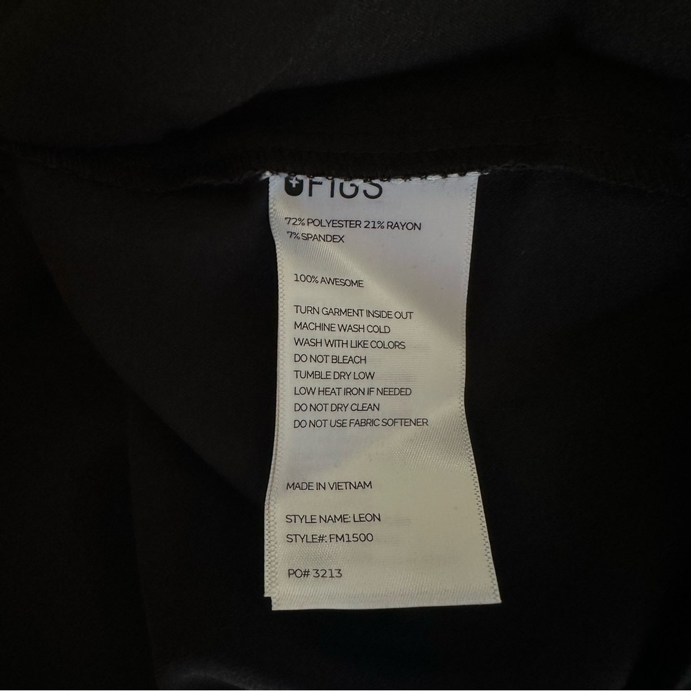 FIGS Leon Men’s Black Scrub Top BNWT - Picture 6 of 7